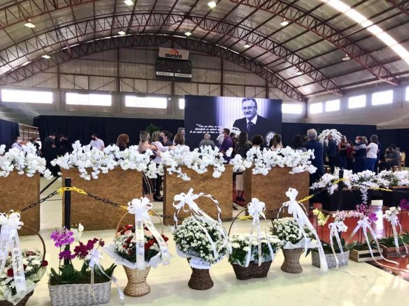 Familiares, amigos e lideranças de todo o Brasil prestam homenagens para o presidente da Cooperativa Central Aurora Alimentos e engenheiro agrônomo Mário Lanznaster