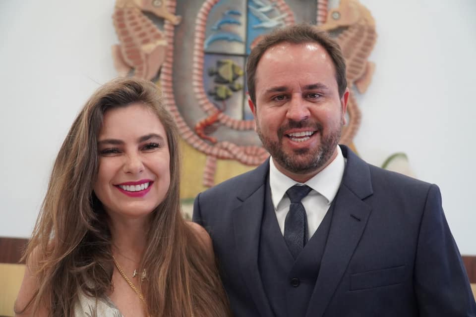 Deputada Paulinha prestigia posse do prefeito eleito de Bombinhas – Blog do  Prisco