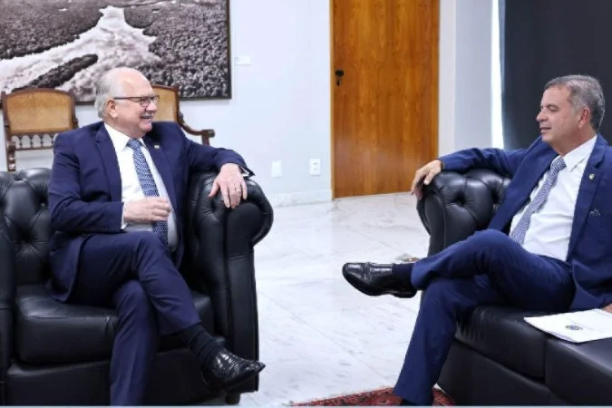 Edson Fachin, presidente do STF, em audiência com senador Rogério Marinho (PL-RN), coordenador de campanha de Flávio Bolsonaro — Foto: Rosinei Coutinho/STF