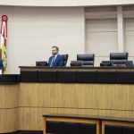 Deputado Mário Motta discursa na tribuna. Foto: Rodrigo Correa / Agência Alesc.