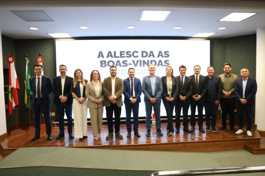 deputados reunidos com Julio Garcia. Crédito: Daniel Conzi/Agência Alesc